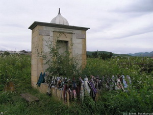 Могила имама Гамзат-Бека в Хунзахе